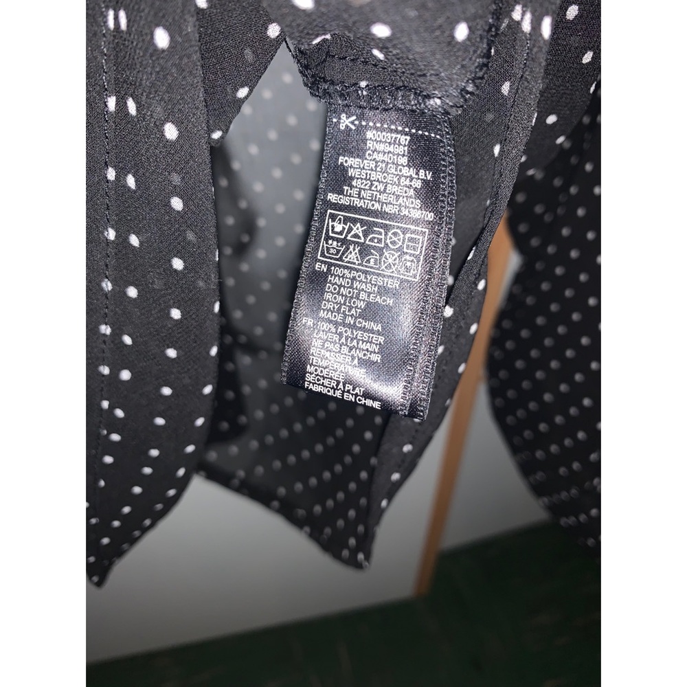 NWOT Forever 21 sz. M polka dot blouse - Picture 4 of 4